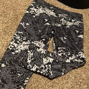 Nike Dri-Fit Legend Pant capri leggings (M) - like new!